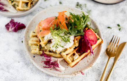 Fitness recept: Waffle na slano se špenátem a uzeným lososem