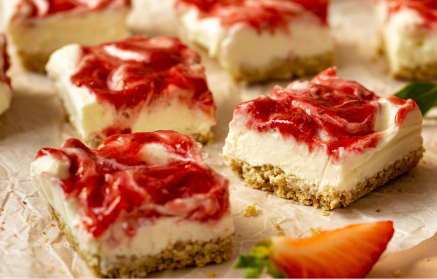 Fitness recept: Nepečené cheesecake řezy s jahodami